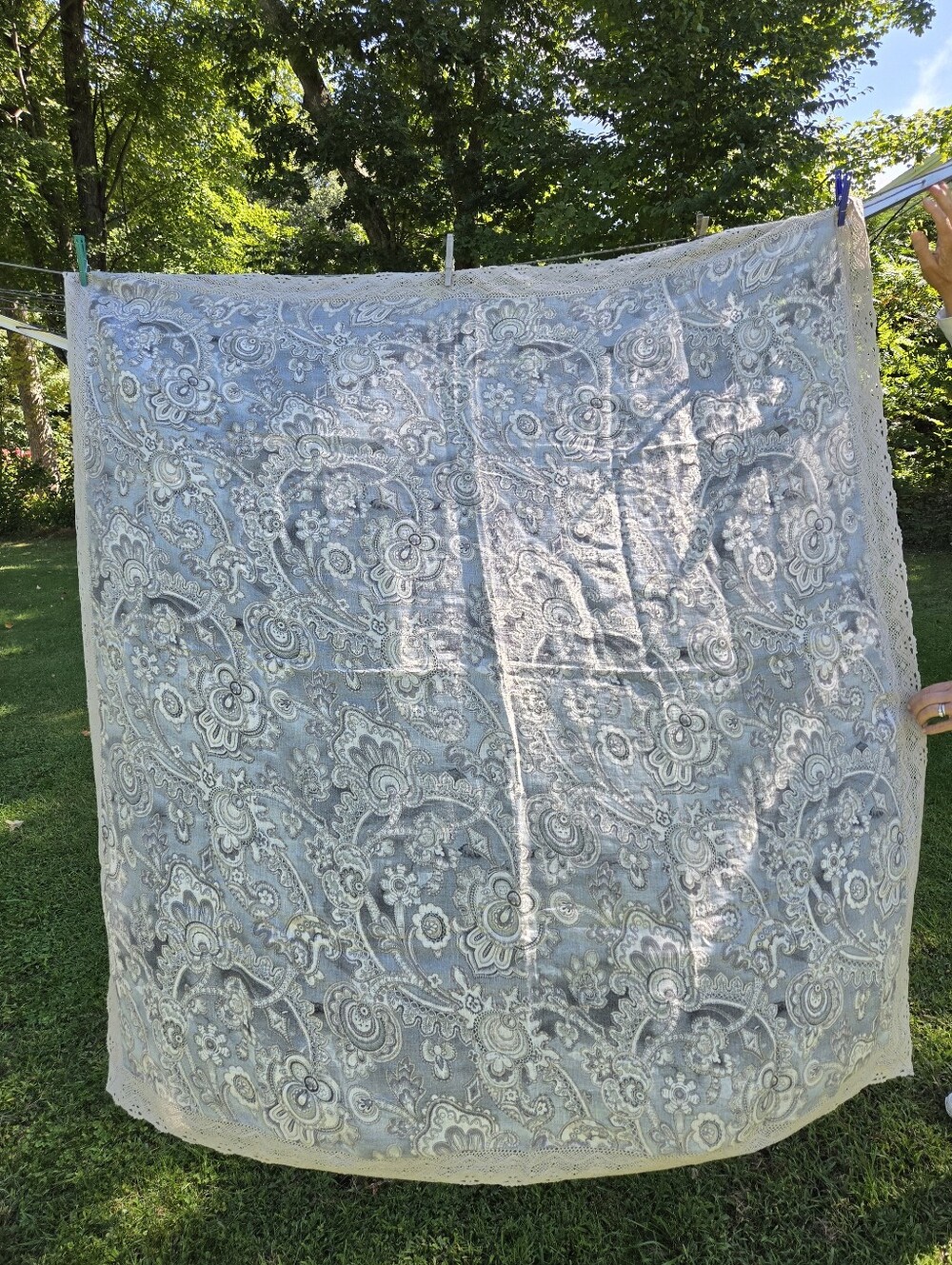 April Cornell Linen Lace-Trim Tablecloth